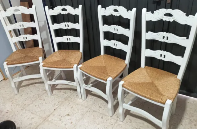 Juego de 4 sillas de madera y mimbre