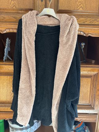 Cappotto donna in peluche nero e beige