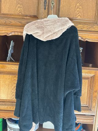 Cappotto donna in peluche nero e beige