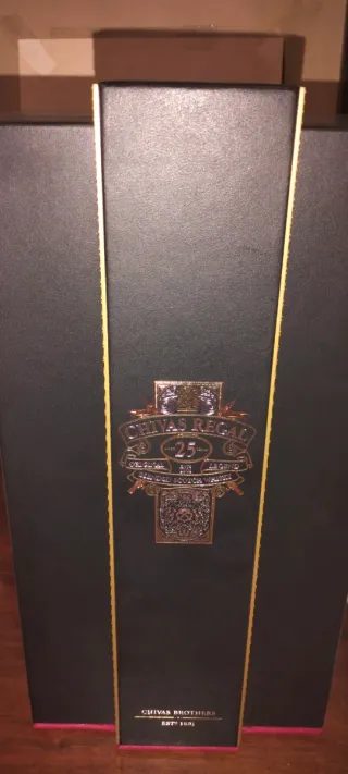 Chivas Regal 25 Años Caja y botellas