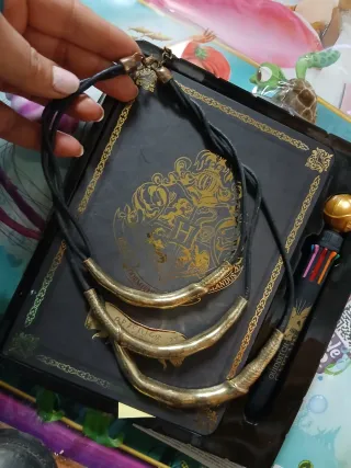 Collana vintage pelle nera e oro