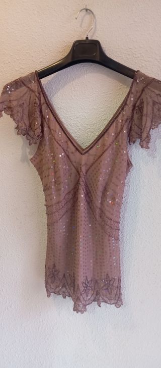 Blusa de lentejuelas color maquillaje