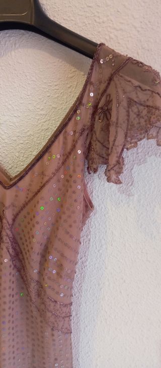 Blusa de lentejuelas color maquillaje