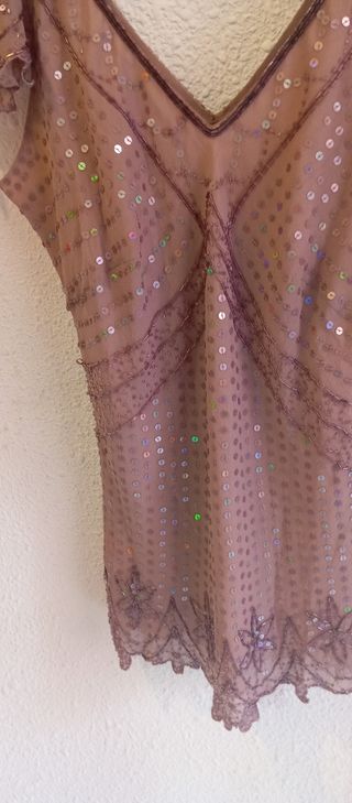 Blusa de lentejuelas color maquillaje