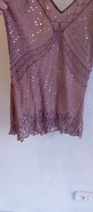 Blusa de lentejuelas color maquillaje