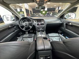 Audi Q7 2010 V12