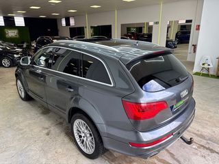 Audi Q7 2010 V12