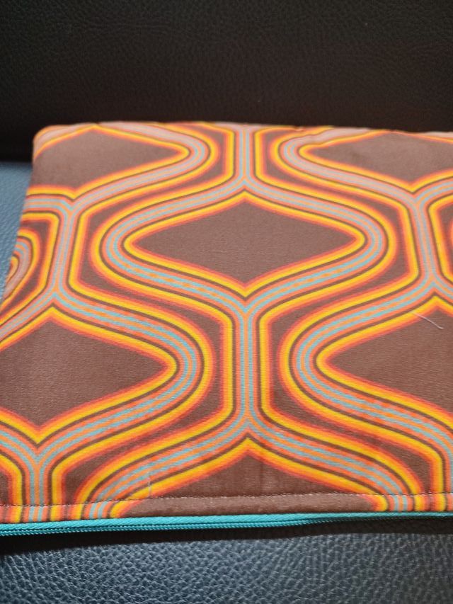 Neceser estampado geométrico