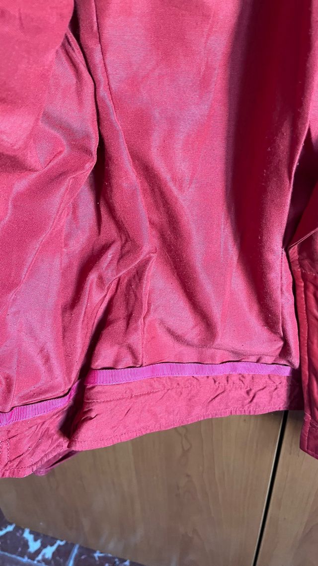 Cazadora de cuero mujer roja