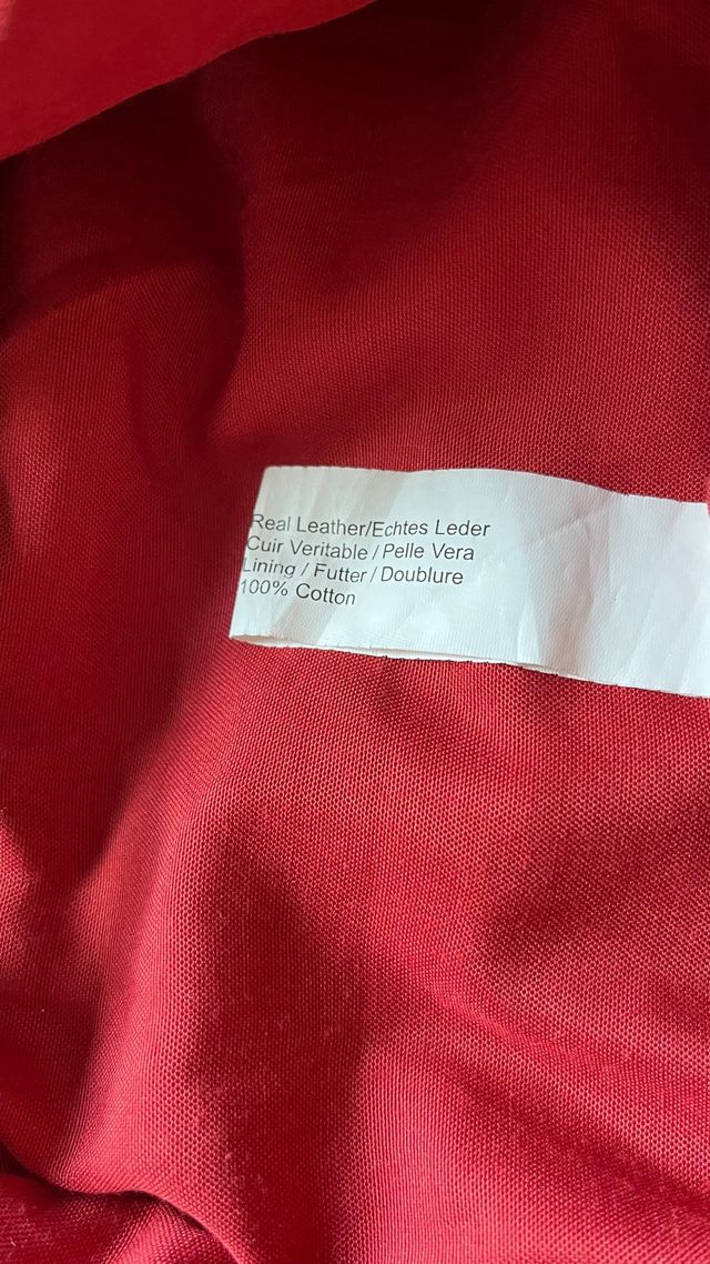 Cazadora de cuero mujer roja