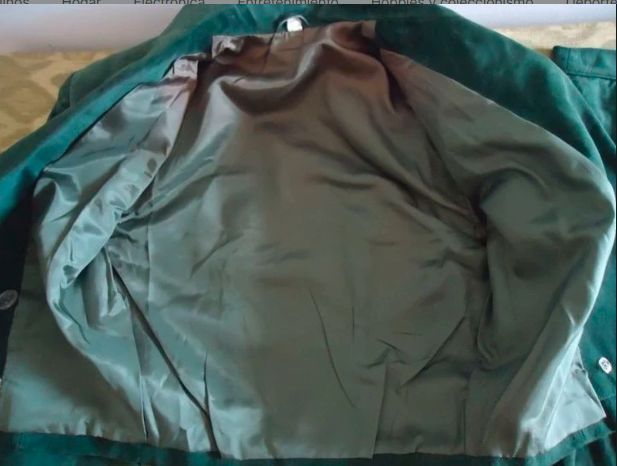 Traje de ante verde chaqueta y falda