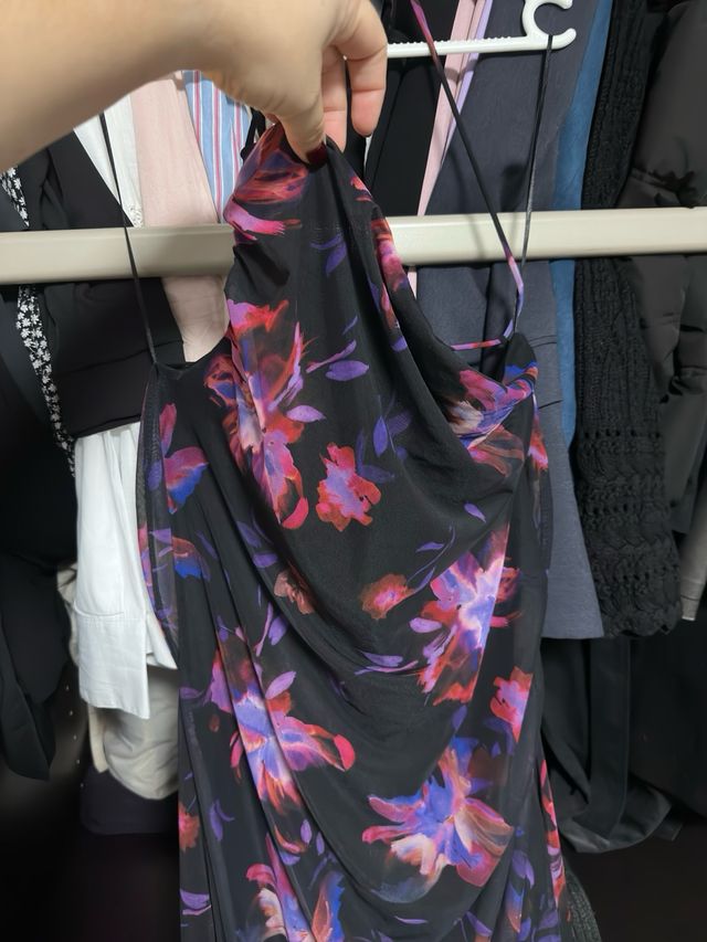 Vestido largo floral asimétrico