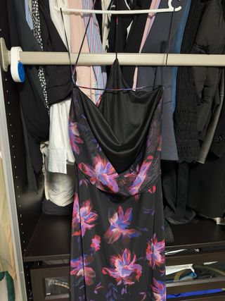 Vestido largo floral asimétrico