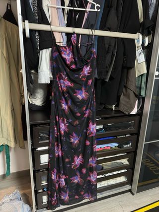 Vestido largo floral asimétrico