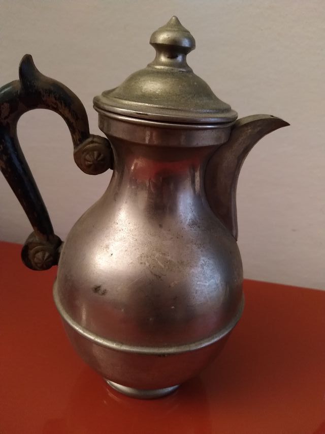 2 antiche caffettiere in peltro e metallo