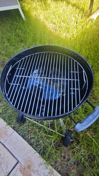 Barbecue portatile Weber Black con ruote