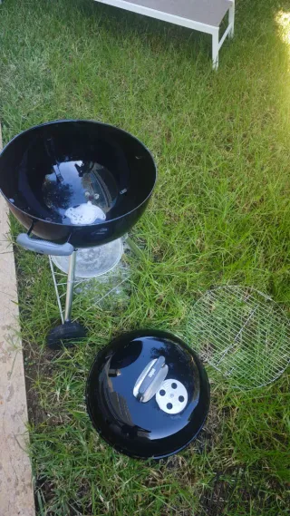 Barbecue portatile Weber Black con ruote