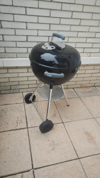 Barbecue portatile Weber Black con ruote