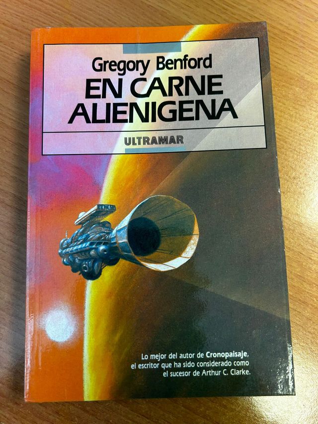 Libro. En carne alienígena