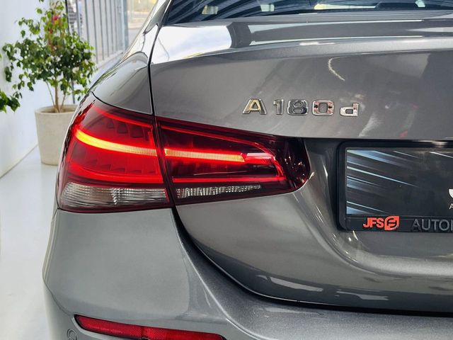 Mercedes Clase A 180 Sedán 1.5 DCI 115CV Automático