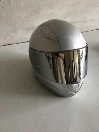 Casco integral plateado