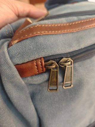 Mochila portátil vaquero Azul con detalles cuero.