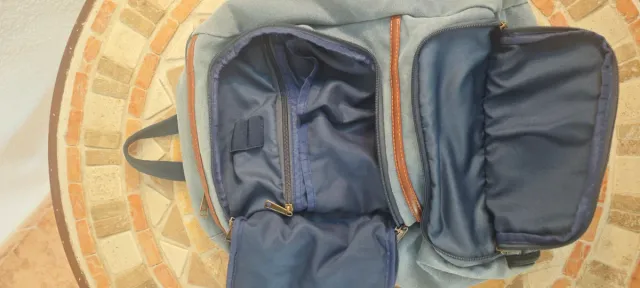 Mochila portátil vaquero Azul con detalles cuero.