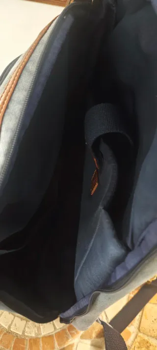 Mochila portátil vaquero Azul con detalles cuero.