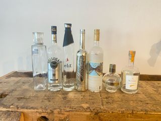 Bottiglie vuote di varie marche