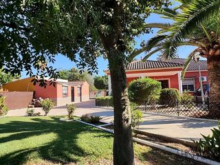 Chalet en venta en Carmona