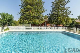 Chalet en venta en Carmona