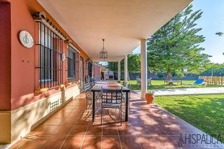 Chalet en venta en Carmona