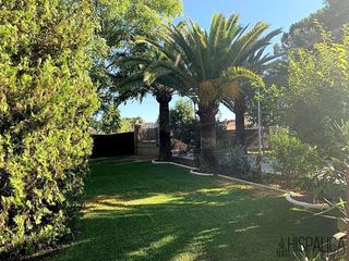 Chalet en venta en Carmona