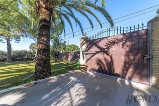 Chalet en venta en Carmona