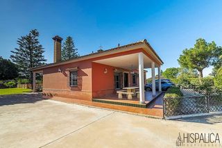 Chalet en venta en Carmona