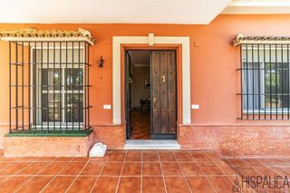 Chalet en venta en Carmona