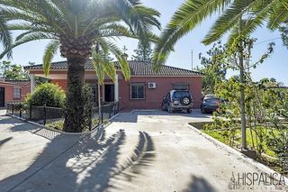 Chalet en venta en Carmona