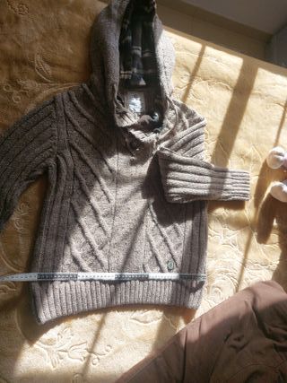 Jersey de lana con capucha y parches