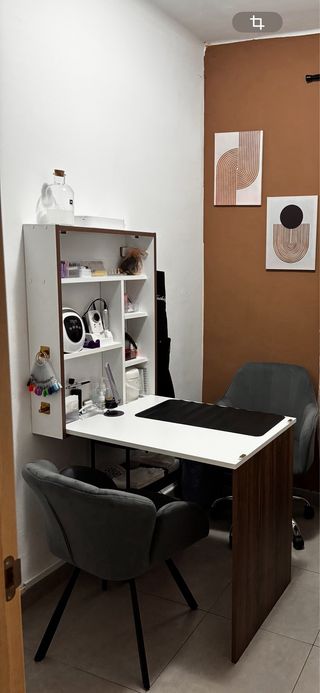 Mesa Plegable Blanca y Marrón, 1 mes de uso.