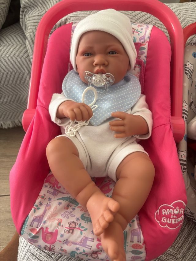 Muñeco Antonio Juan 42cm incluye porta bebé .