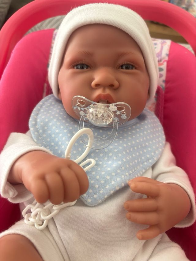 Muñeco Antonio Juan 42cm incluye porta bebé .