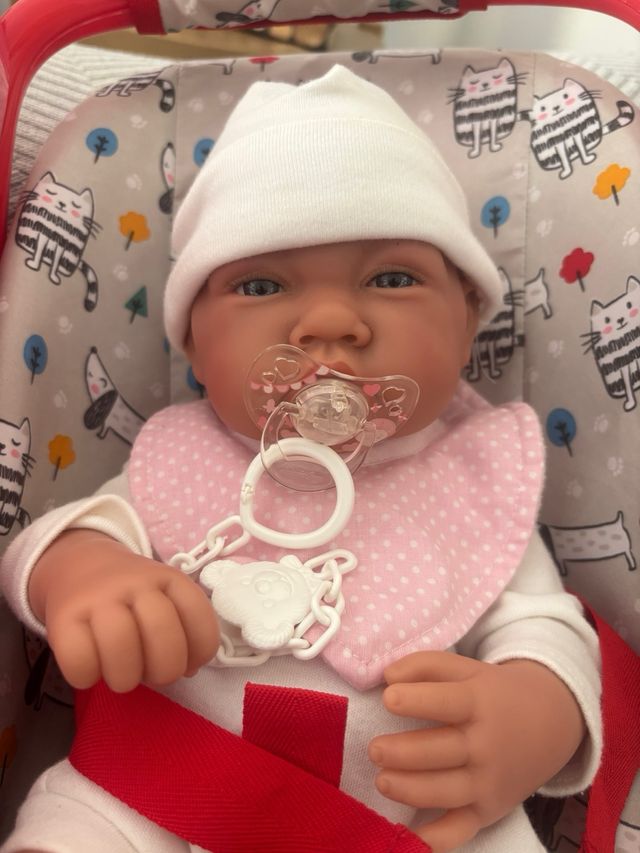 Muñeco Antonio Juan 42cm incluye porta bebé .