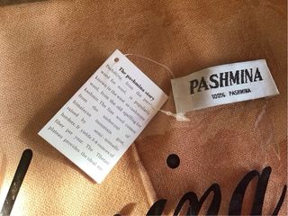 Pashmina mai usata, in confezione originale