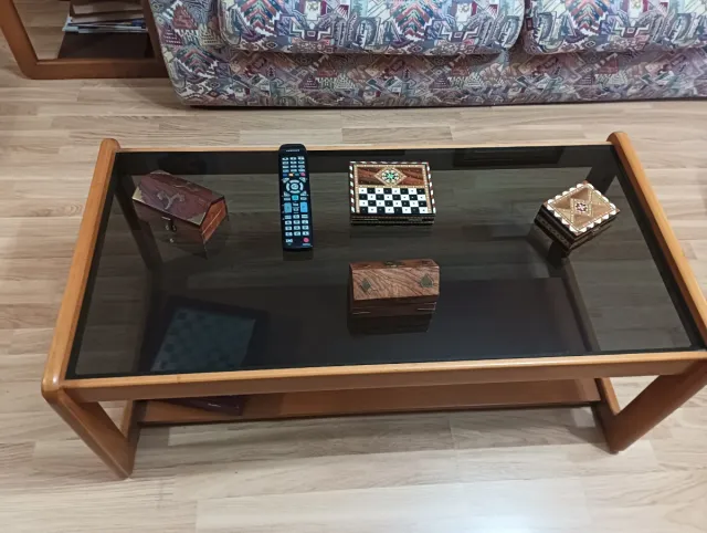 Mueble de salón madera y cristal