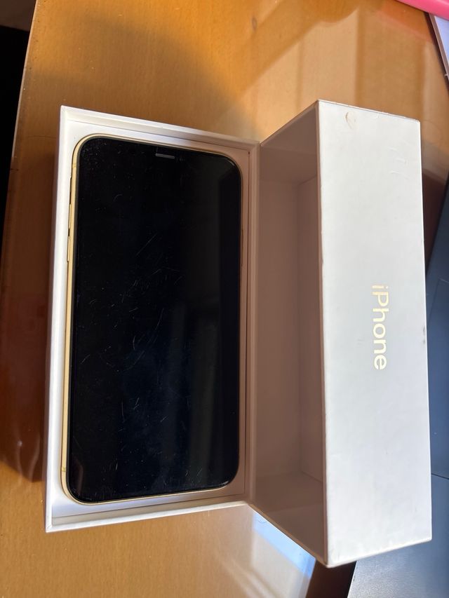iPhone XR giallo 64 GB