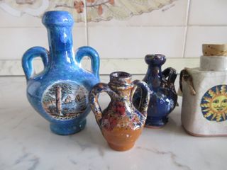 Souvenir. Anfore in ceramica e portacandela pietra