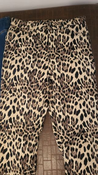 Pantalones con estampado de leopardo