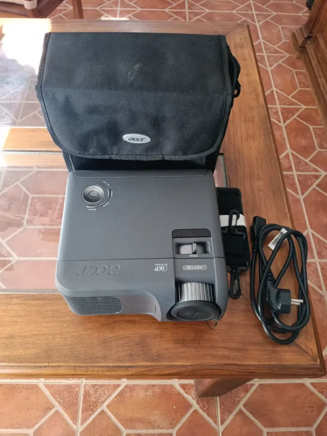 Proyector Acer XD1150 con funda