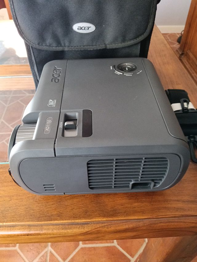 Proyector Acer XD1150 con funda