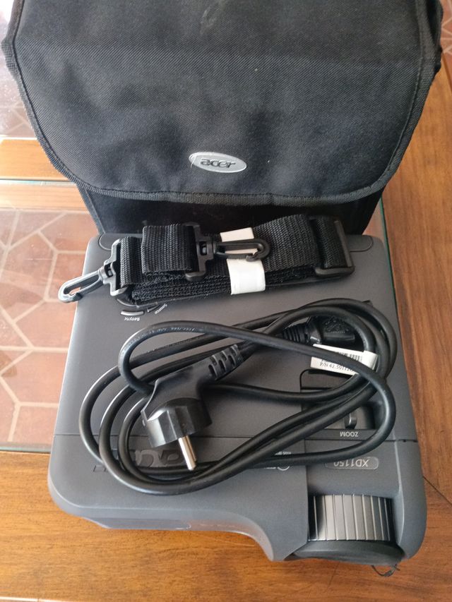 Proyector Acer XD1150 con funda
